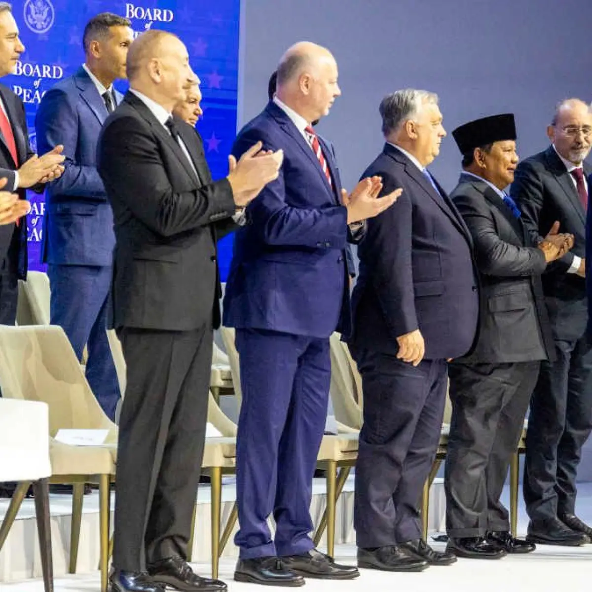 Kontras Optimisme AI dan Risiko Geopolitik di WEF 2026